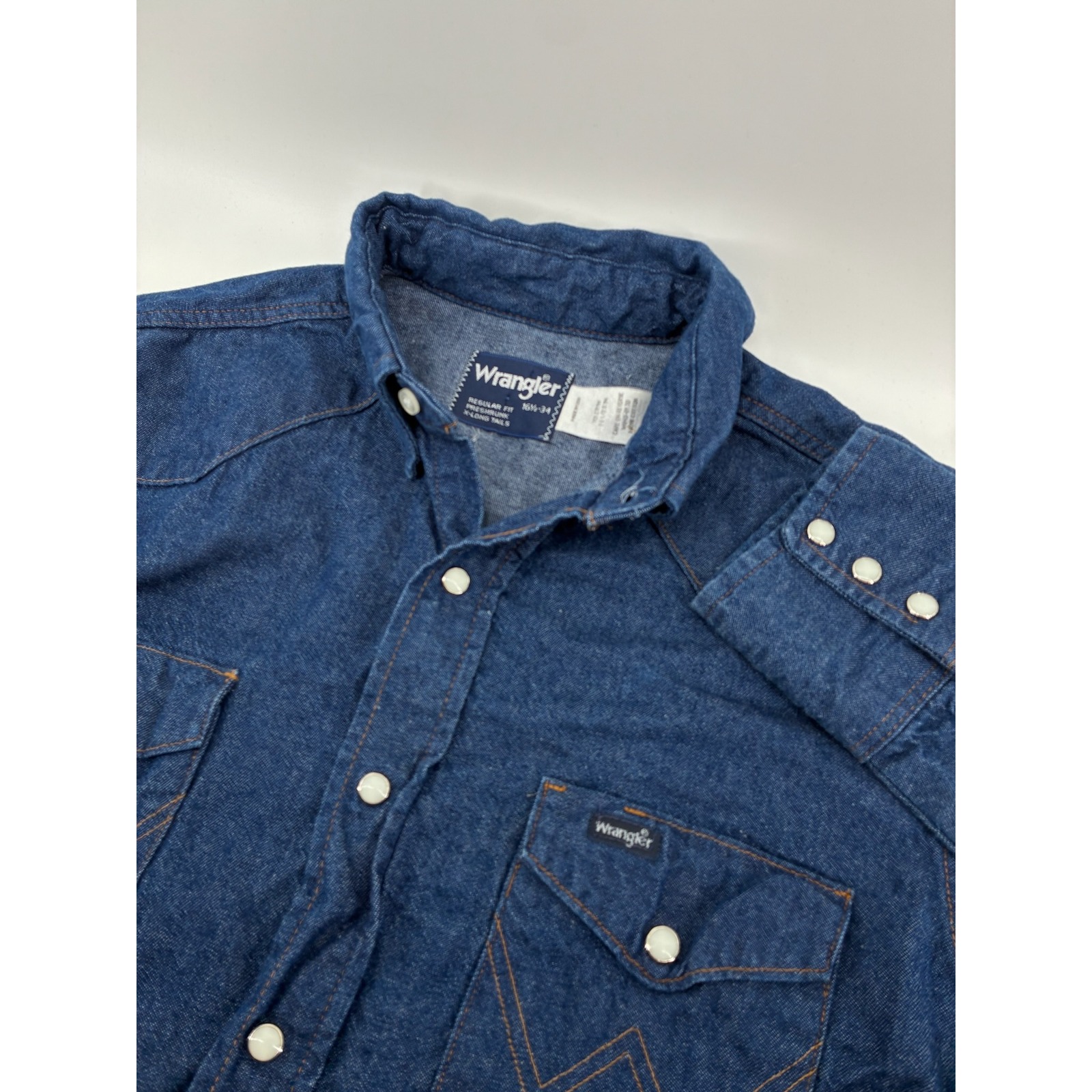 Vntg 80's Wrangler Denim Pearl Snap Shirt Blue Regular Fit 16.5-34 W043-0136 Usa